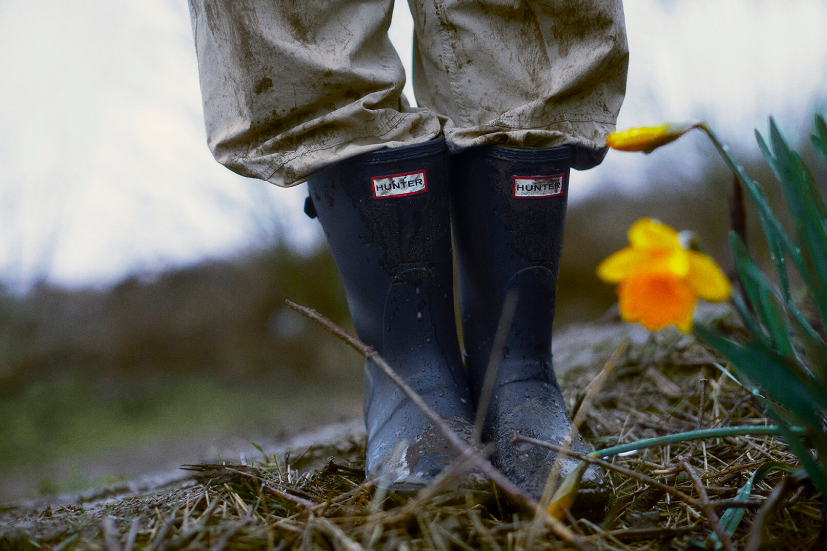 Hunter online boots cracking